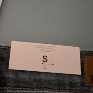 NWT size small Judy Blue high waist cuffed dark wash denim shorts.